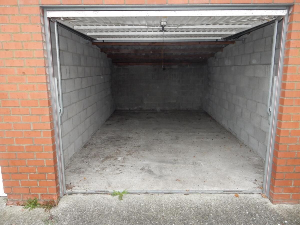Goed gelegen garagebox in centrum Aartrijke 