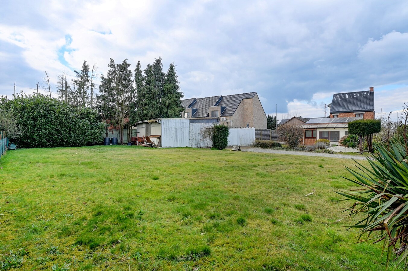 Open bebouwing met 4 slaapkamers 