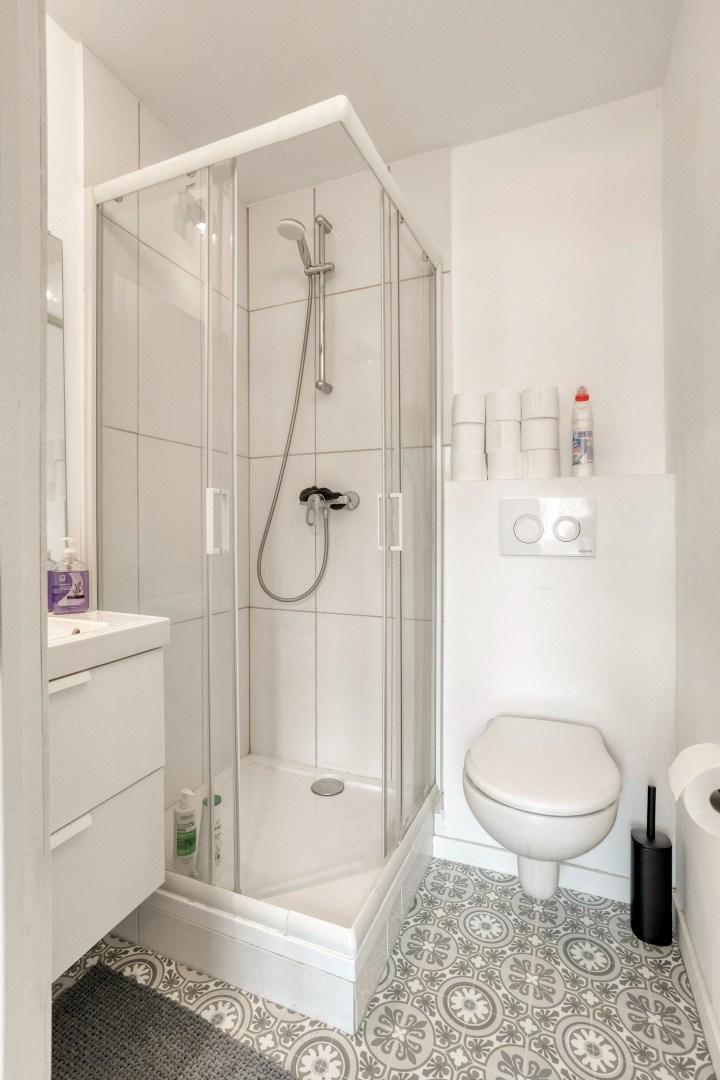 Studentenkamer met eigen sanitair in centrum Leuven! - EPC 148 kWh/m² - bewoonbare opp. 15,5m² 