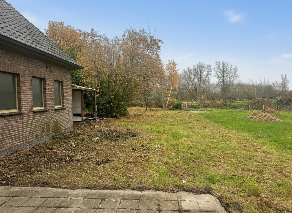 Te renoveren villa op toplocatie in Laarne 
