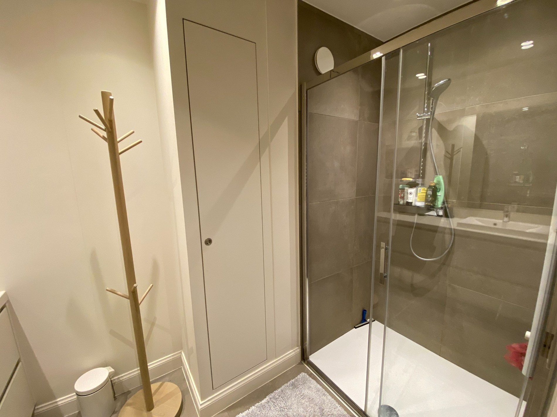 Gemeubeld - Gezellig 2 slaapkamer appartement gelegen in de Van Bunnenlaan te Knokke. 