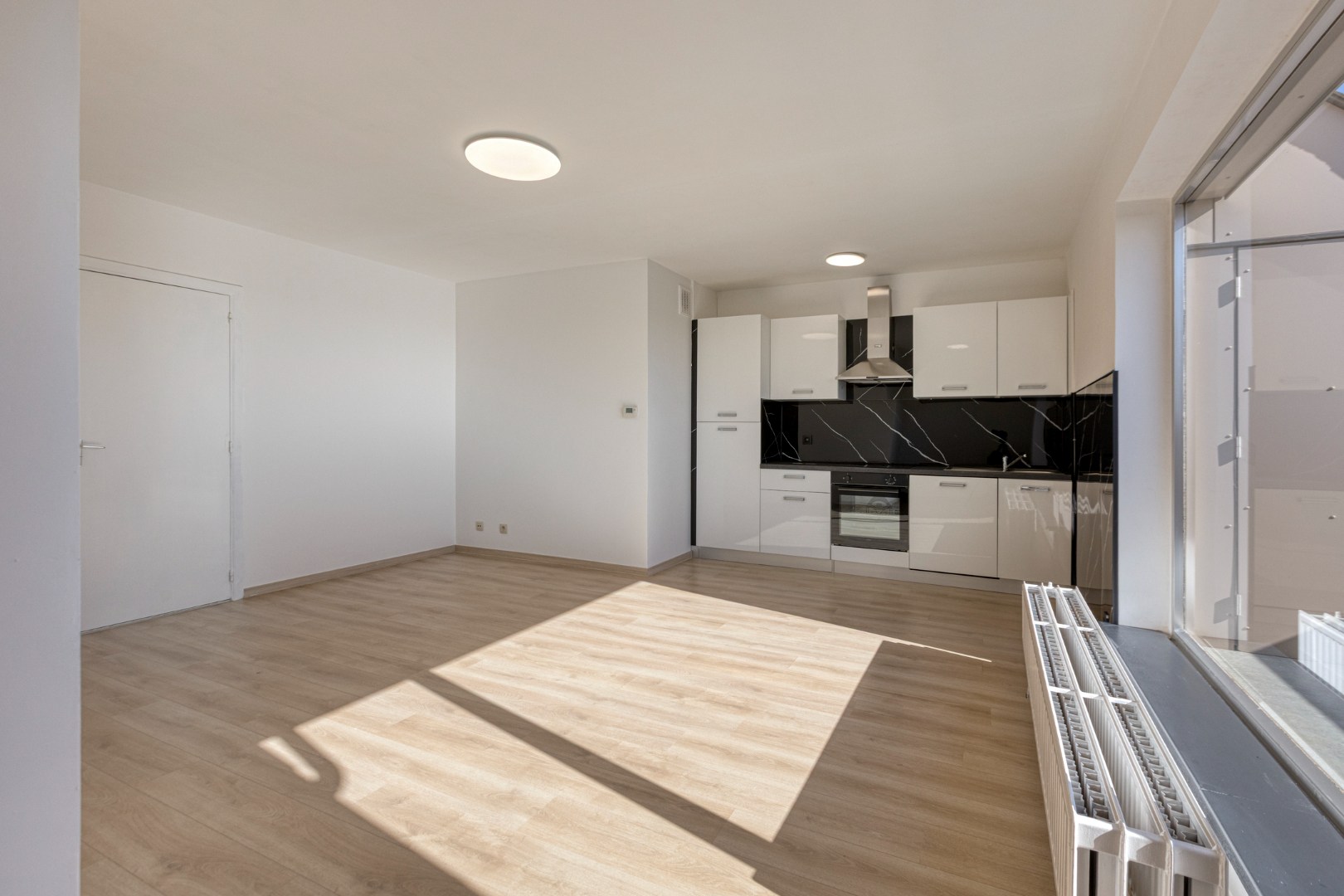 woonkamer met keuken