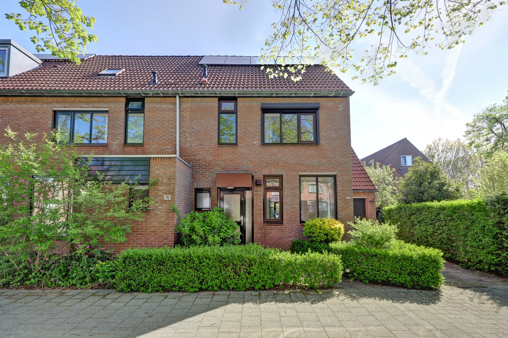 Ruime 5-kamer hoekwoning met aangebouwde garage op een kavel van maar liefst 297 m2 eigen grond! 