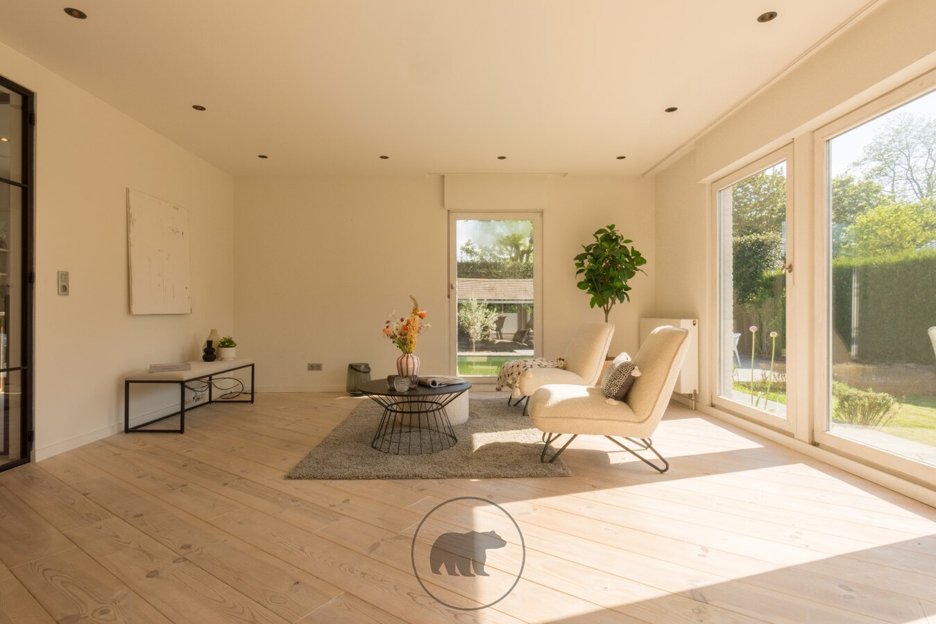 Instapklare villa met buitenzwembad op residentiële toplocatie 