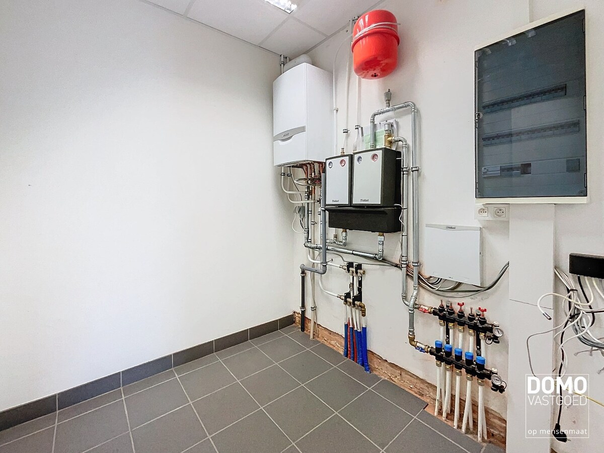 VOLLEDIG GERENOVEERDE WONING MET TUIN EN 3 SLAAPKAMERS RUSTIG GELEGEN TE KERMT 