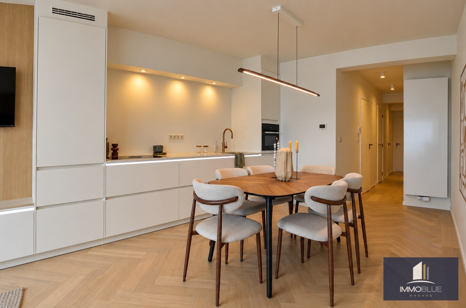 Volledig gerenoveerd appartement met frontaal zeezicht gelegen aan het Rubensplein. 