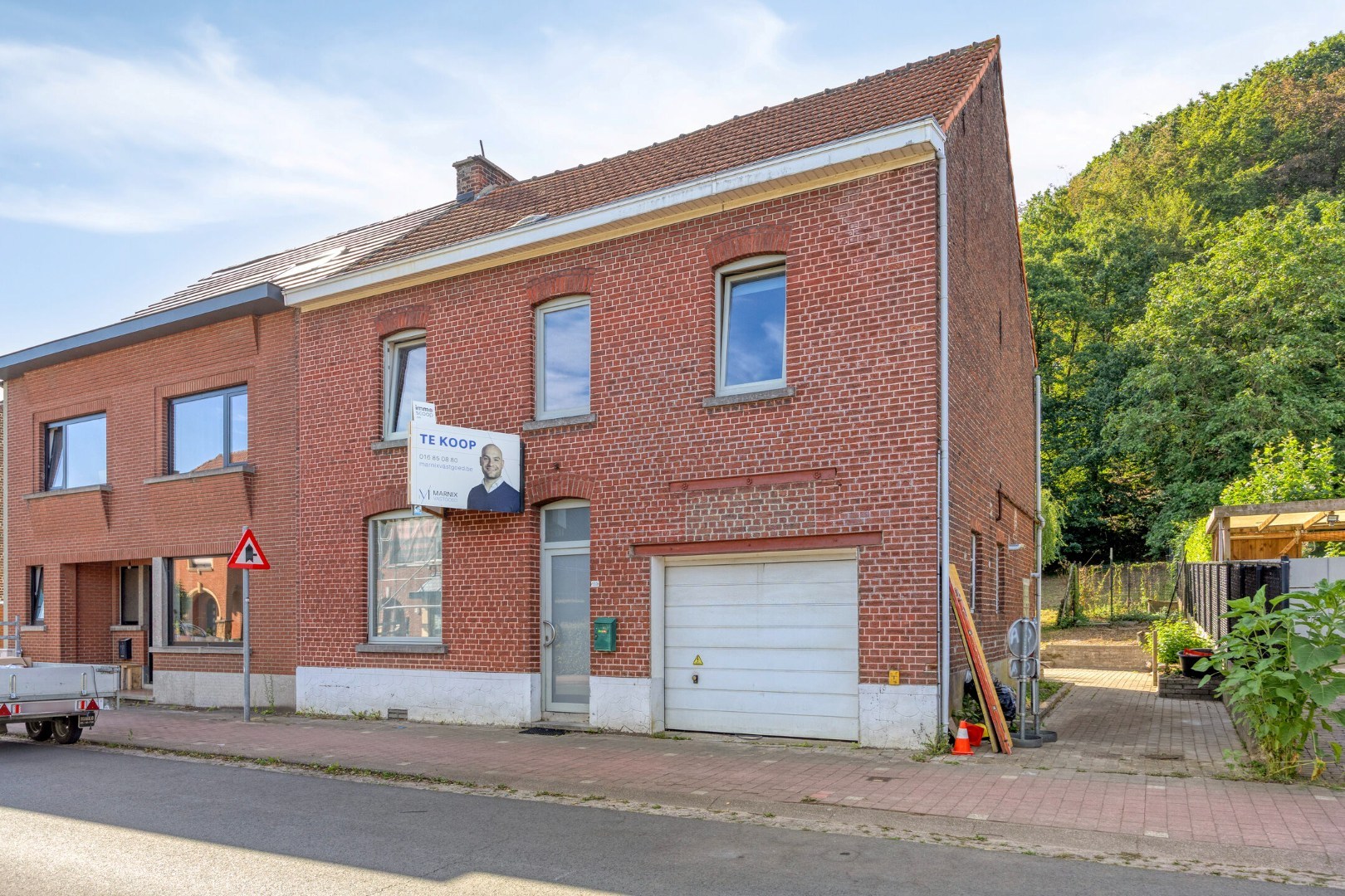 Halfopen bebouwing met 5 ruime slaapkamers, 2 badkamers, garage en tuin in Holsbeek – bewoonbare oppervlakte 214m² 