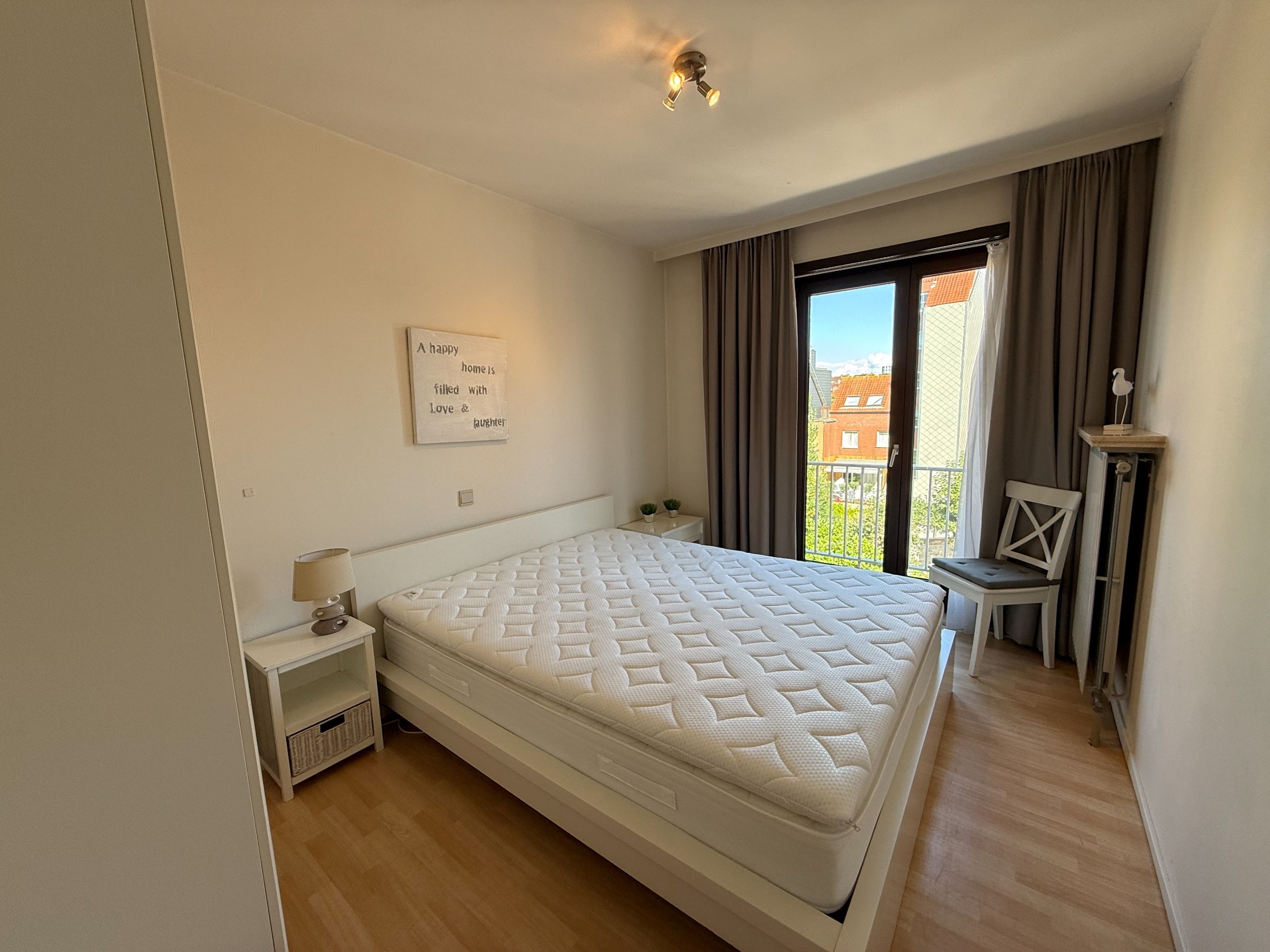 GEMEUBELD: 2- slaapkamer appartement gelegen op een toplocatie in de Van Bunnenlaan 