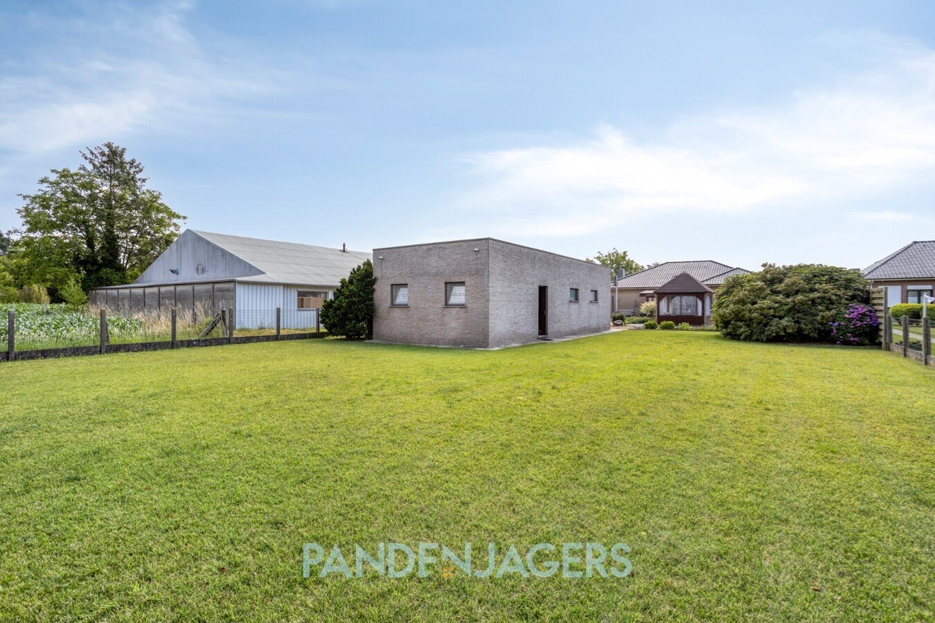 Ruime open bebouwing met groot bijgebouw te Duffel 