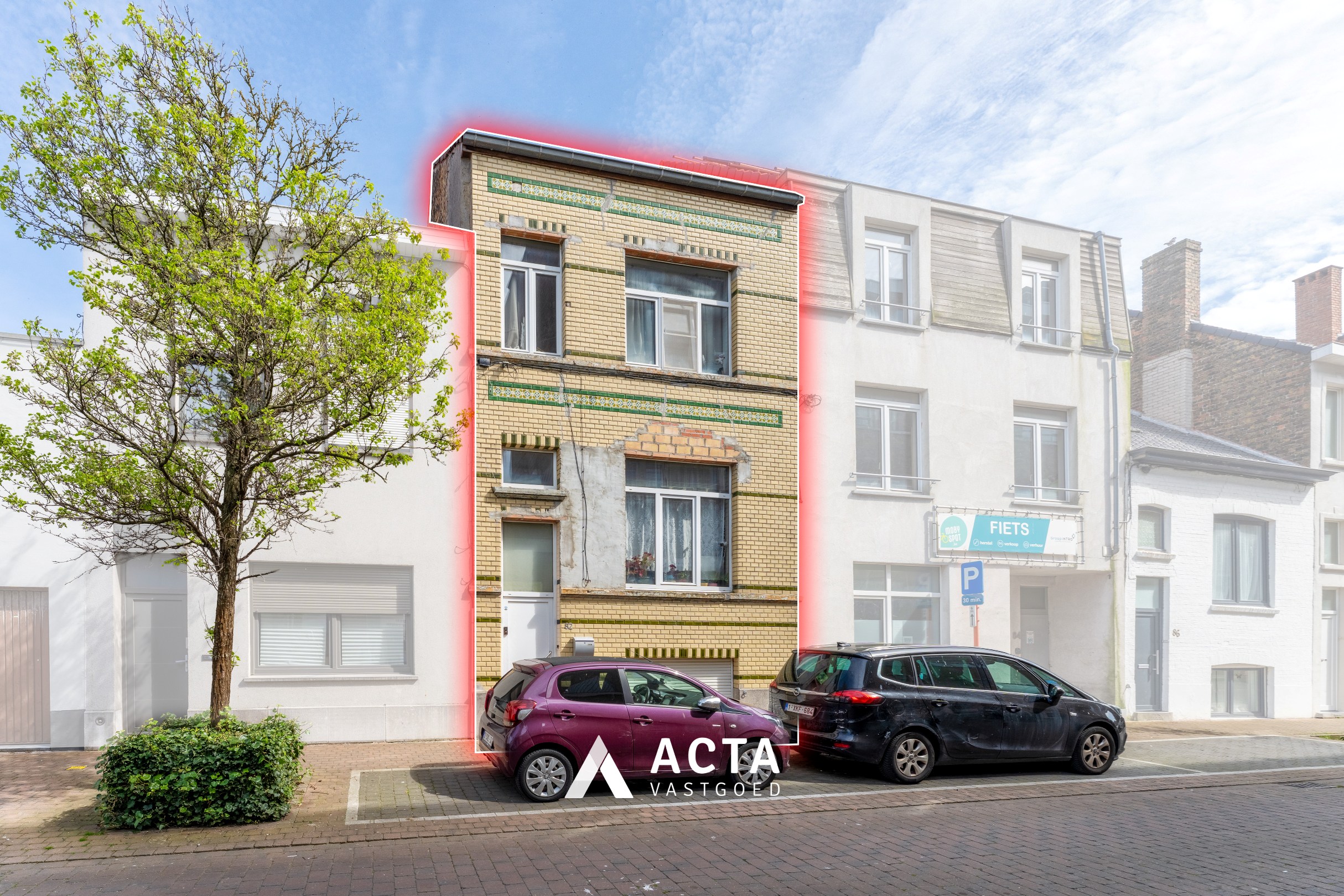 Ruime te renoveren stadswoning met 5 slaapkamers en tuin 