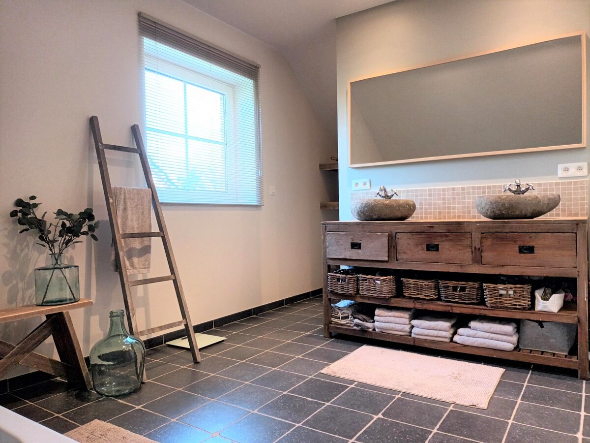 Prachtige woning met energielabel A, zeer rustig gelegen te Bolderberg. 