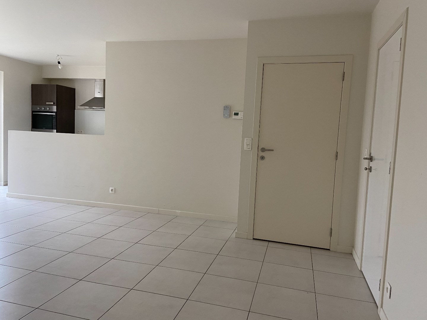 Recent energiezuinig appartement op de 1ste verdieping met 2 slaapkamers, terras en autostaanplaats 