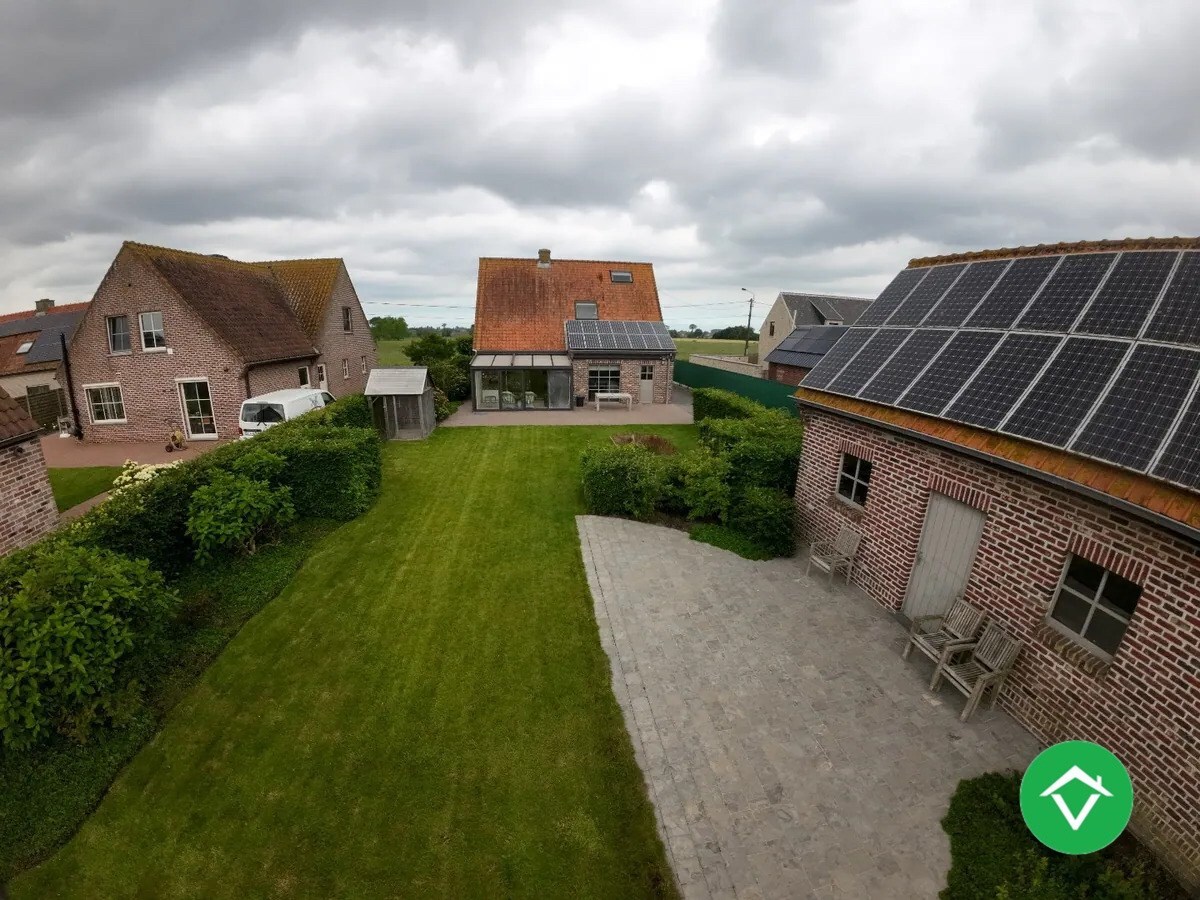 Alleenstaande woning met 4 slaapkamers en garage te Kortemark 