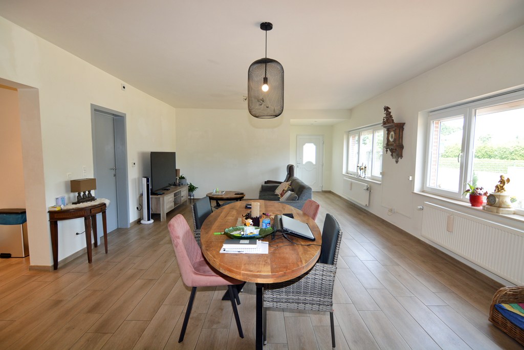 Gelijkvloers appartement met 3 slpks, veranda, tuin en garage 
