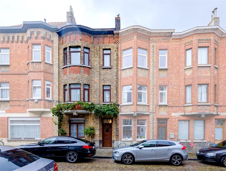 Ruime rijwoning met prachtige voorgevel 