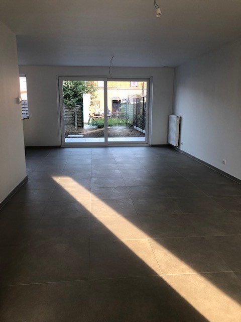 Woonkamer zicht tuin