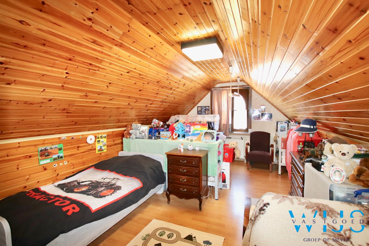 Instapklaar woonhuis met 4 slaapkamers op 936m² te Zelzate! 