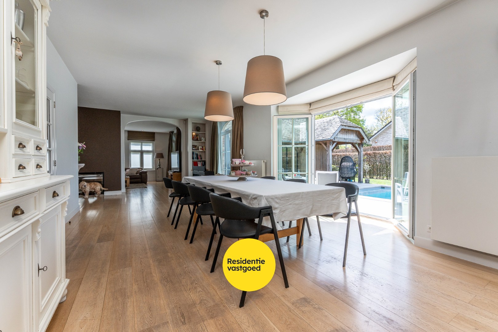 Exclusieve villa met zwembad en poolhouse in de nieuwe St-Annawijk te Sint-Andries 