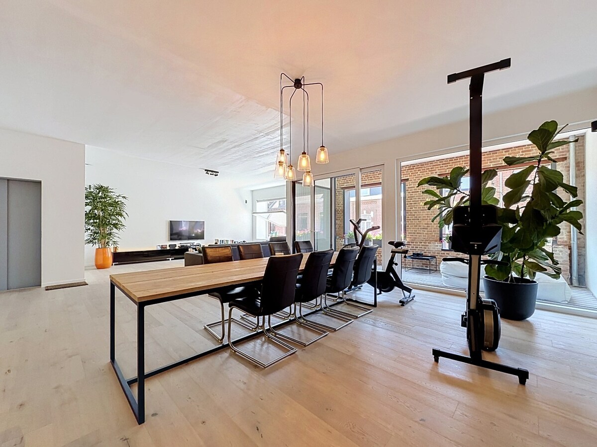 Luxueuze loft met ZW-terras en garage te centrum Aalst 