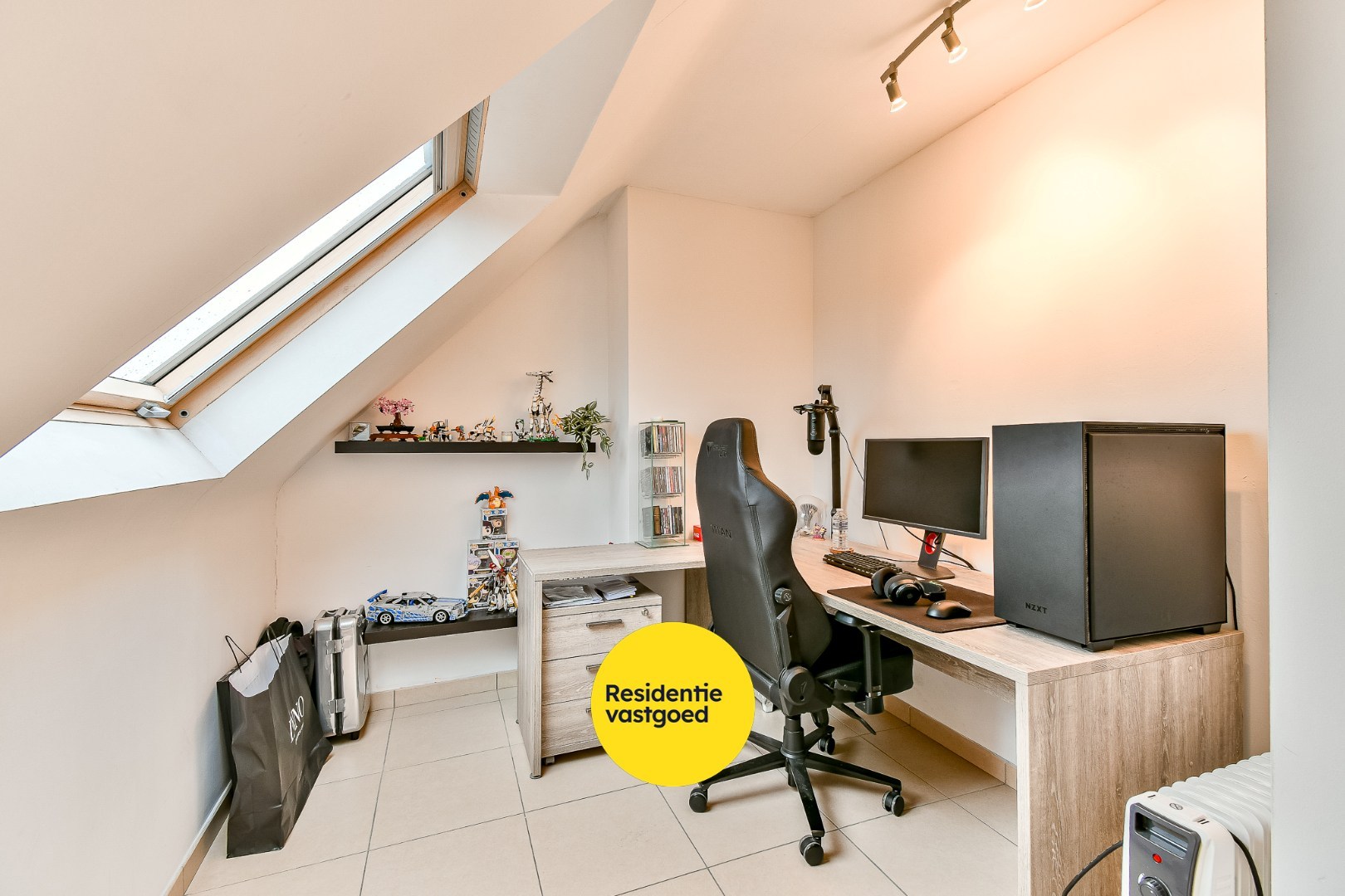 Opbrengsteigendom met 3 appartementen en 3 garages 