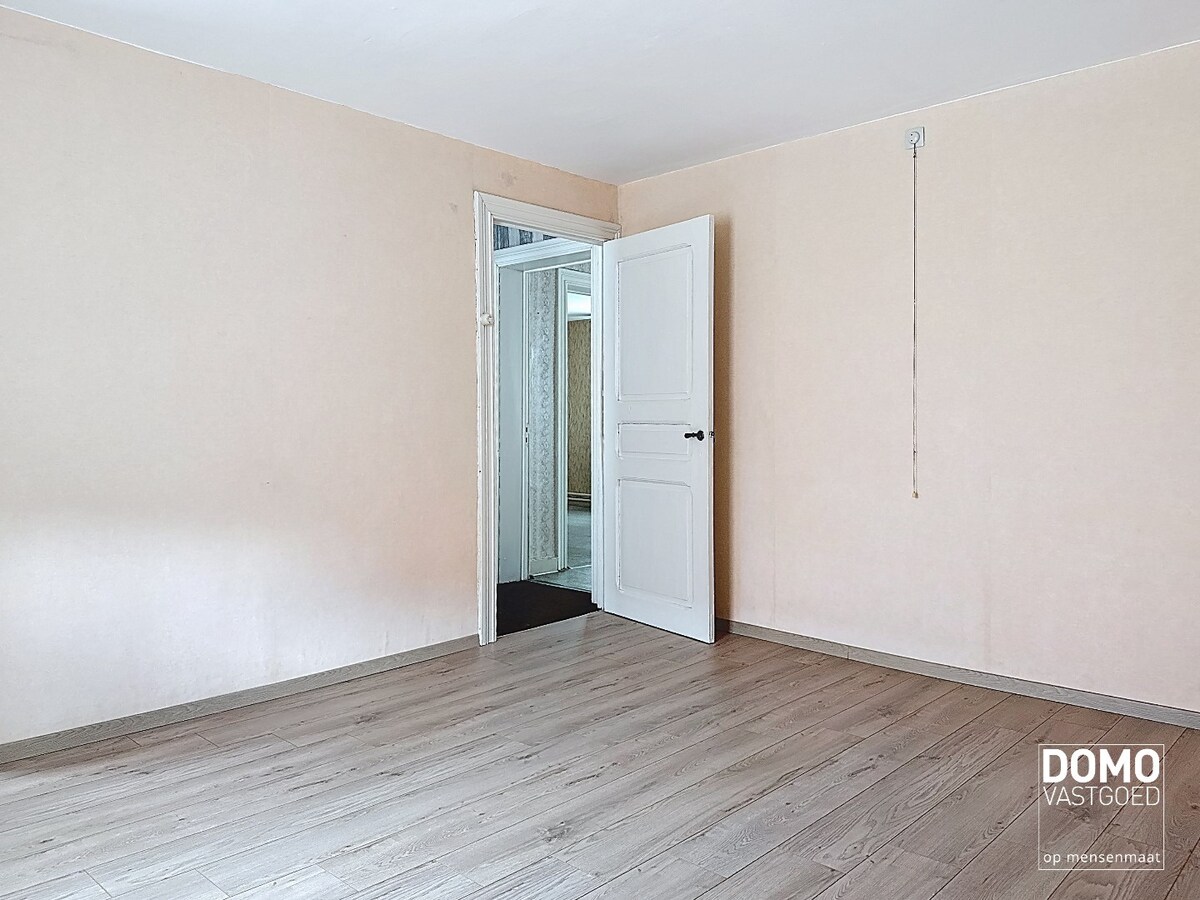 Karaktervolle woning met tal van mogelijkheden en voorzien van paardenstallingen 