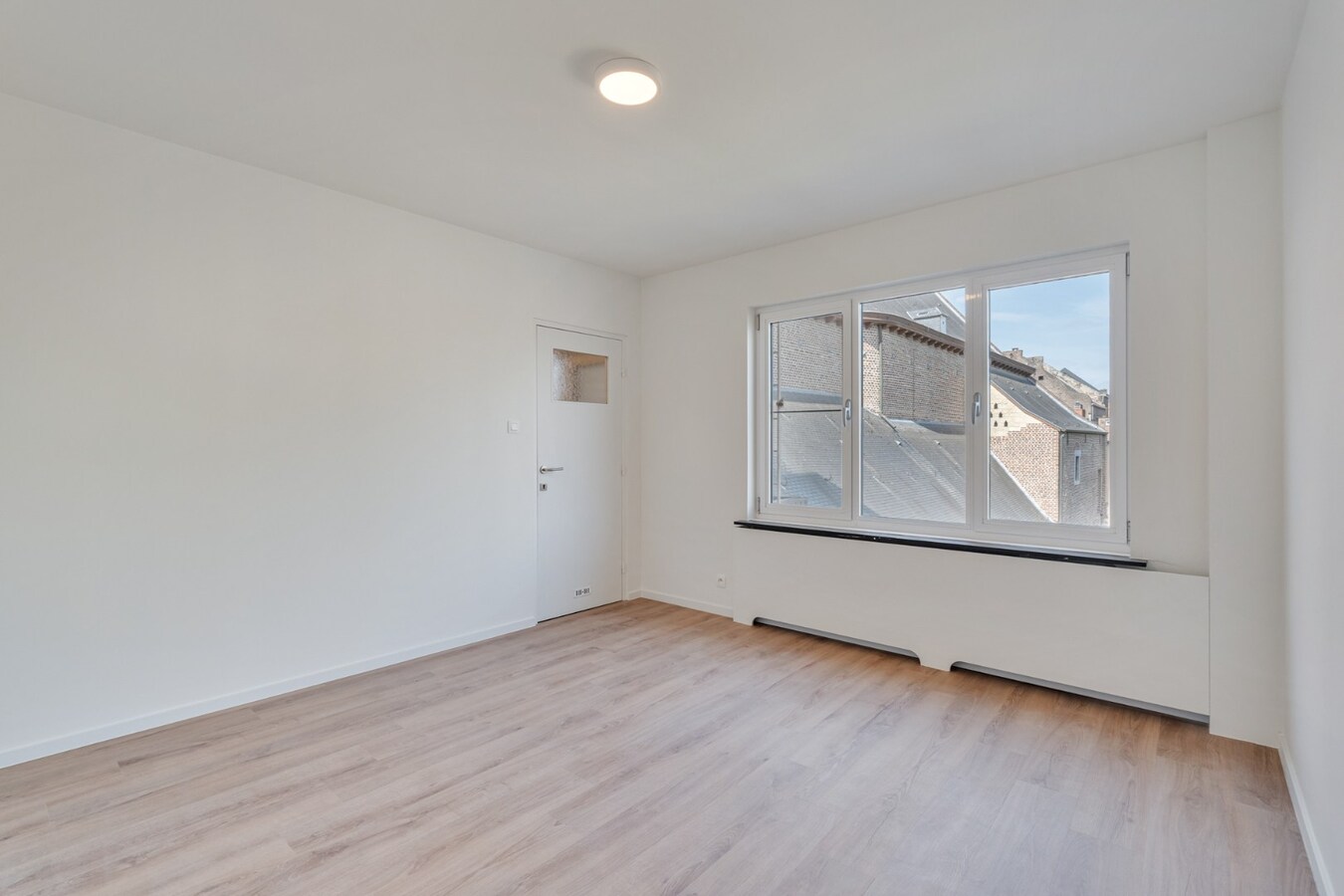 Stijlvol gerenoveerd appartement met moderne uitstraling in het centrum van Maaseik! 