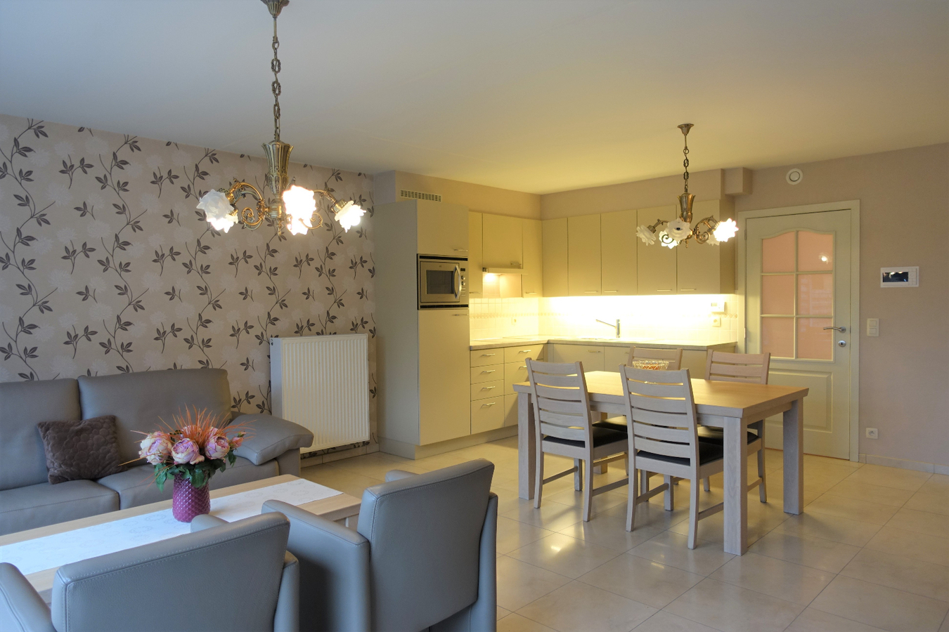 Gelijkvloers appartement met tuin en garage 