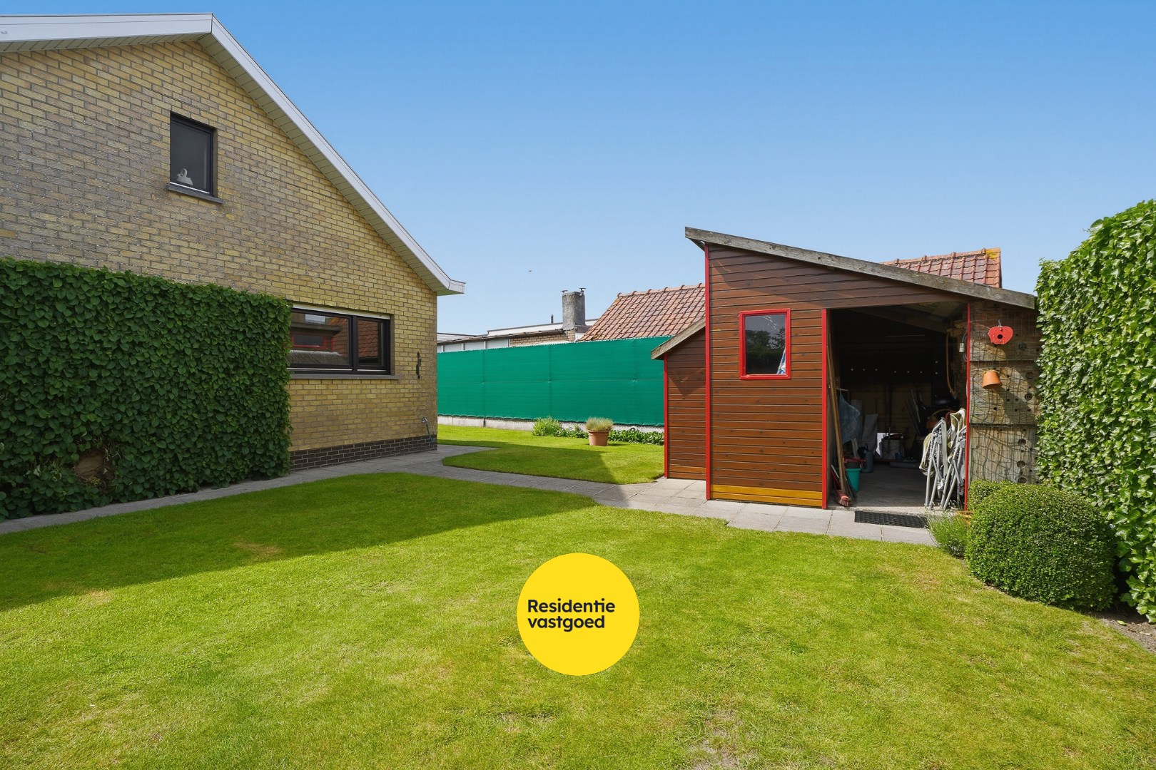 Verzorgde bungalow met 3 slpks op 571m² in rustige woonwijk te Varsenare 
