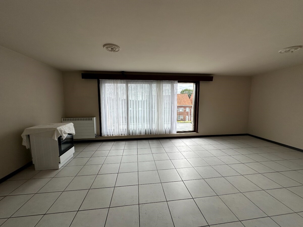 Dakappartement met 2 slaapkamers en garage te Roeselare 