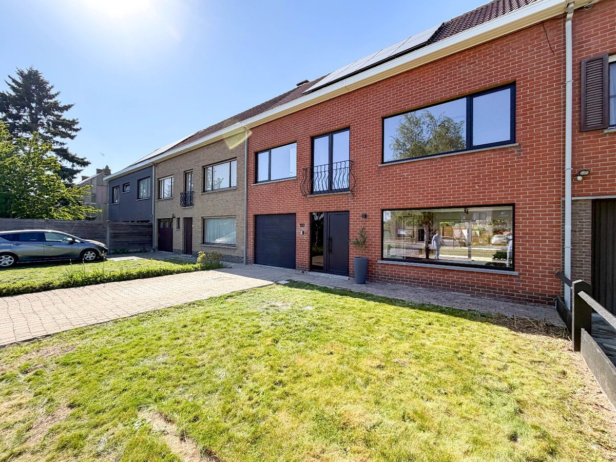 ABSOLUTE TOPPER !!!  Ontdek nu dit prachtige vernieuwde pand gelegen te Kortrijk/Heule ! *** NONO INSPIRED *** 