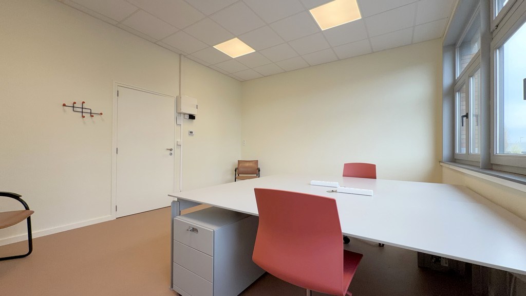 Volledig gerenoveerde kantoren in kleinschalig business center in Gent