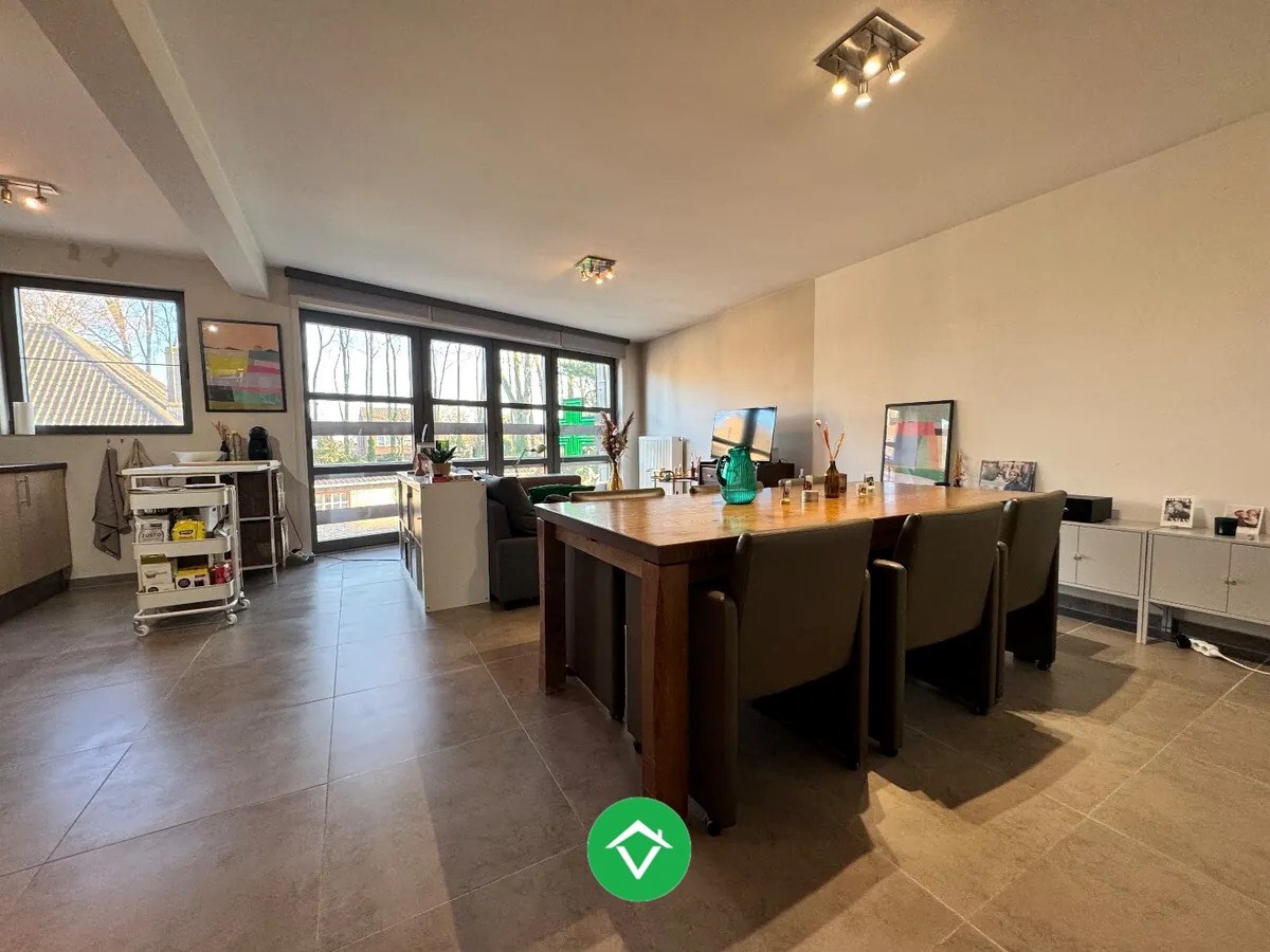 Prachtig appartement met 2 slaapkamers garage en groot terras te Leke 