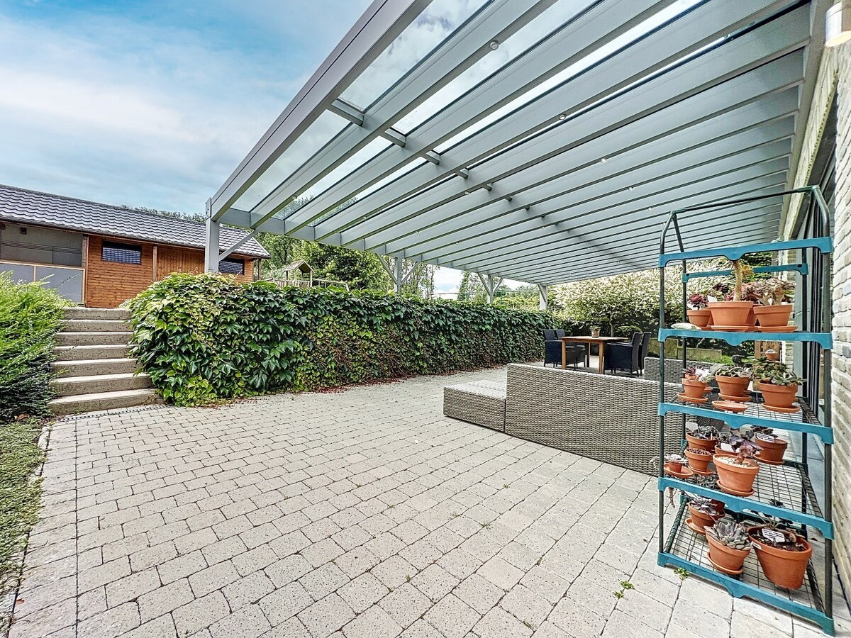 Recente, energiezuinige (label A) villa met groene achteruit te St.-Lievens-Houtem 