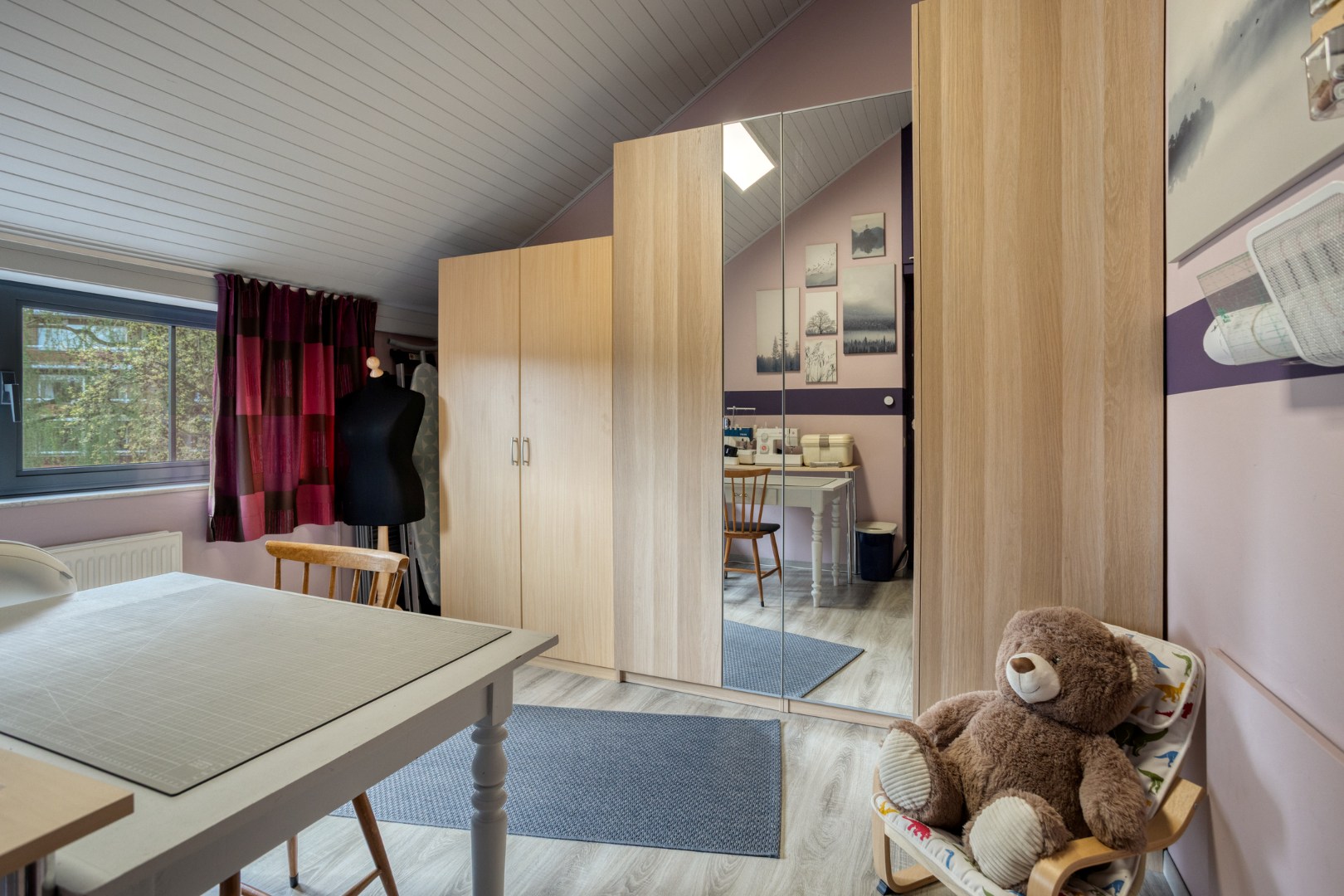 Instapklare halfopen bebouwing met 3 slaapkamers, tuin, terras en 2 carports in Kessel-Lo! – EPC 166 kWh/m² - bewoonbare opp. 146 m² 