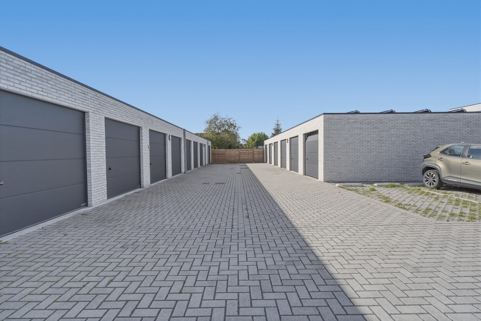 KIJKDAG 25 oktober van 10u tot 12u &amp; 14u tot 16u - Ruim instapklaar nieuwbouwappartement (167 m²) met 3 slaapkamers en groot terras in centrum Eernegem 