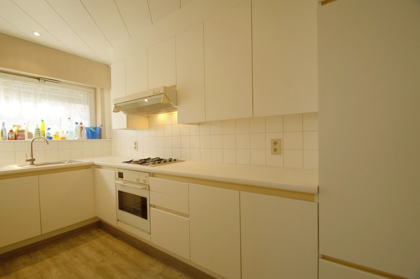 Gelijkvloers appartement met terras en garage - Heist 