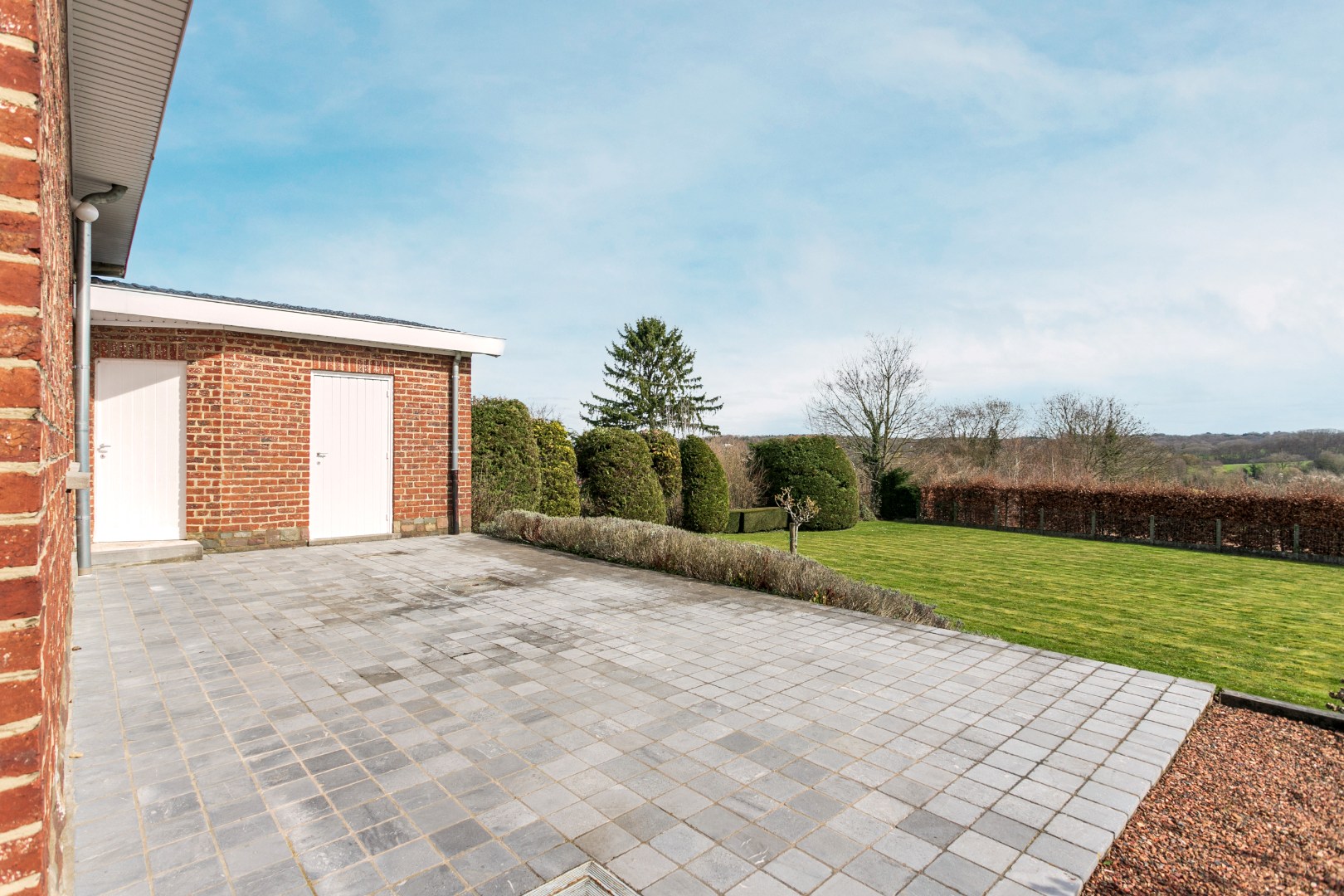 Te renoveren woning met 5 slpks op topligging in Dworp 