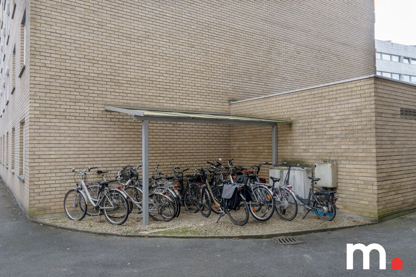 Lichtrijk instapklaar appartement  te Roeselare! INVESTERINGSOPPORTUNITEIT ! 