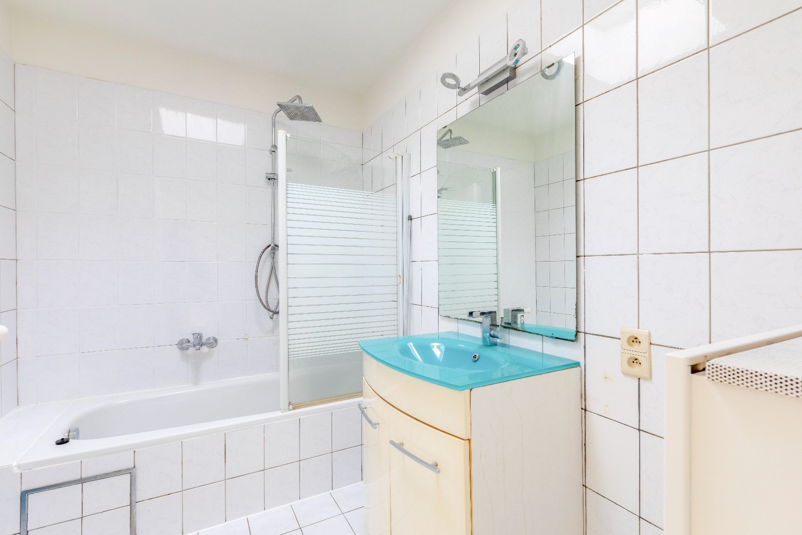 Gunstig gelegen instapklare woning in rij met garage en toffe tuin 