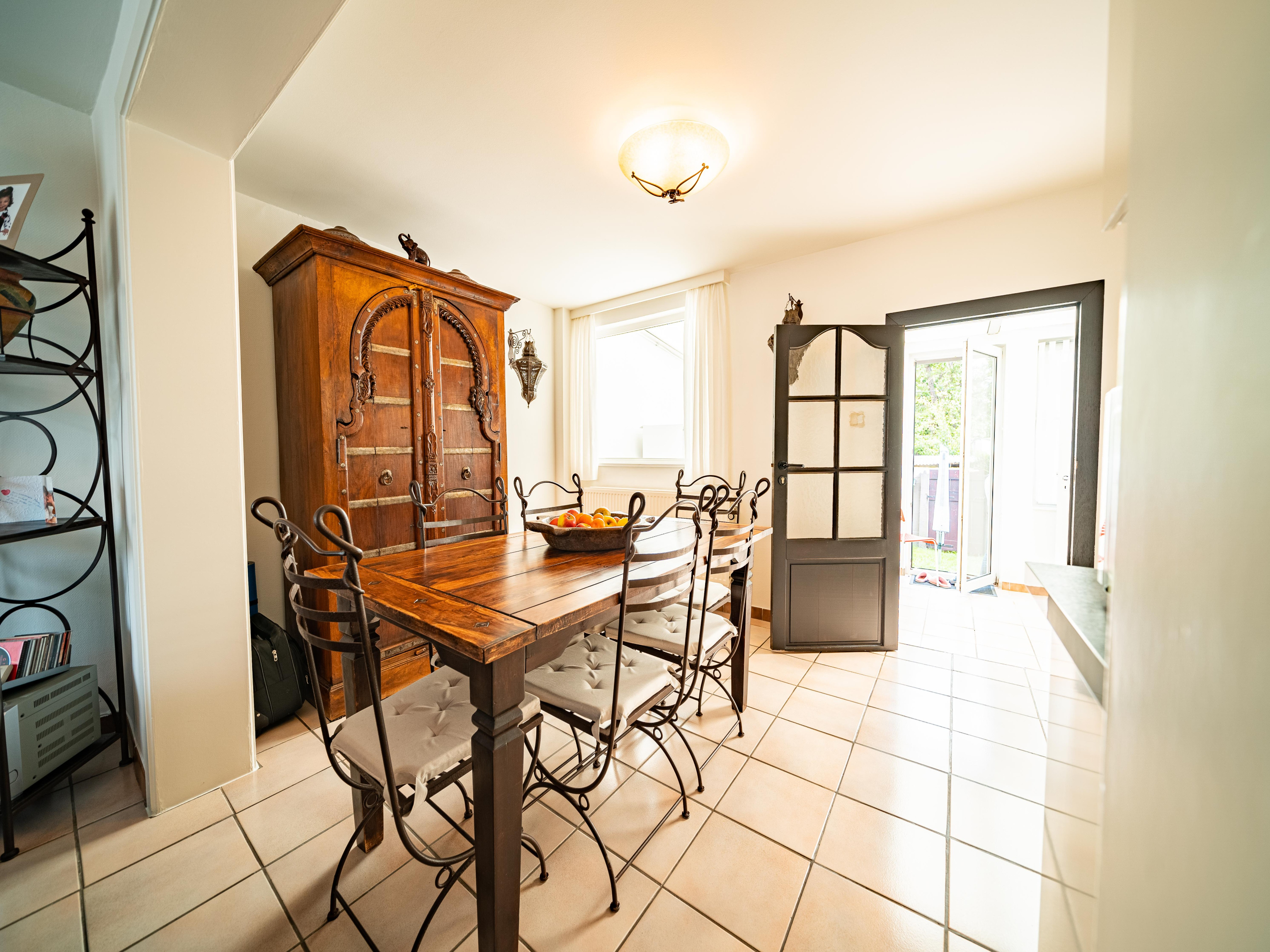 Uitzonderlijk goed onderhouden instapklare woning met 3 slaapkamers en tuin 