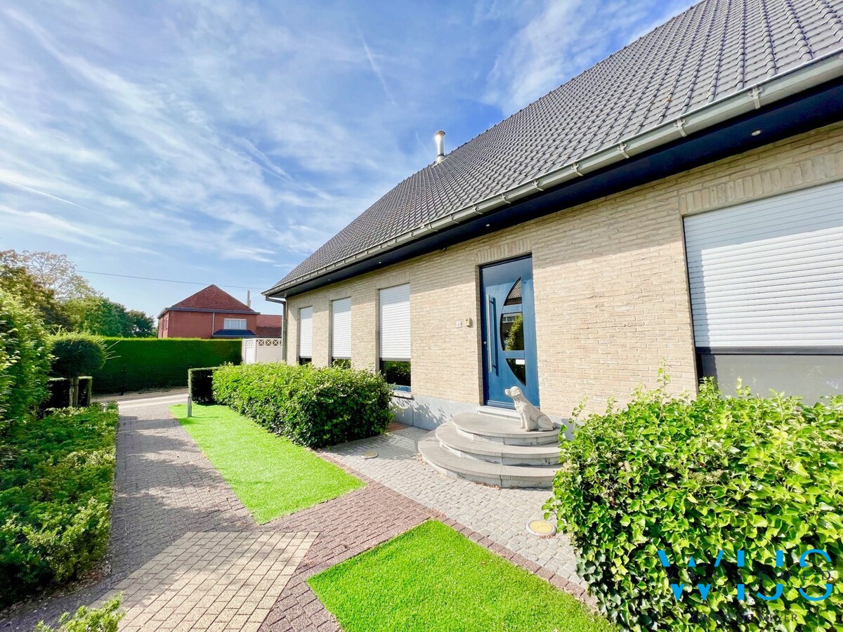 Multifunctioneel woonhuis met magazijn/praktijkruimte te ERTVELDE ! 