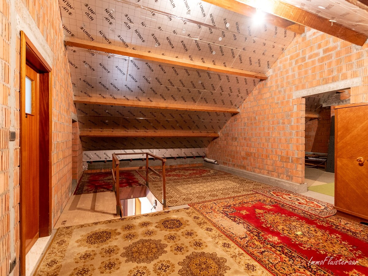 Maison spacieuse avec bâtiment d'écurie et prairies sur environ 3,8 hectares à Berlaar. 