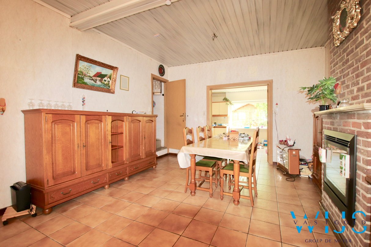 Te renoveren woonhuis op een zeer rustige ligging te Zelzate ! 