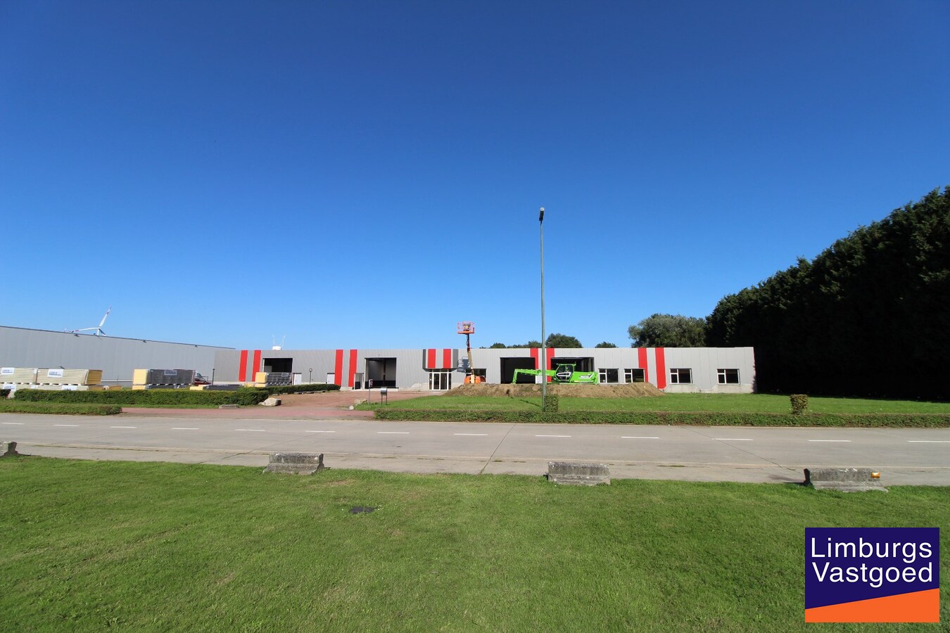 SLAKWEIDESTR. - KMO UNIT 15 - 141 m² - sectionaal poort - nabij E-314 