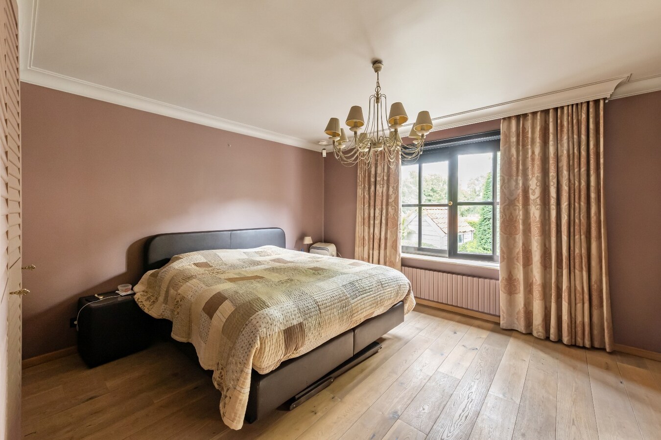 Prachtige landelijke villa met gezinstuin en graslanden op 32.558m² 