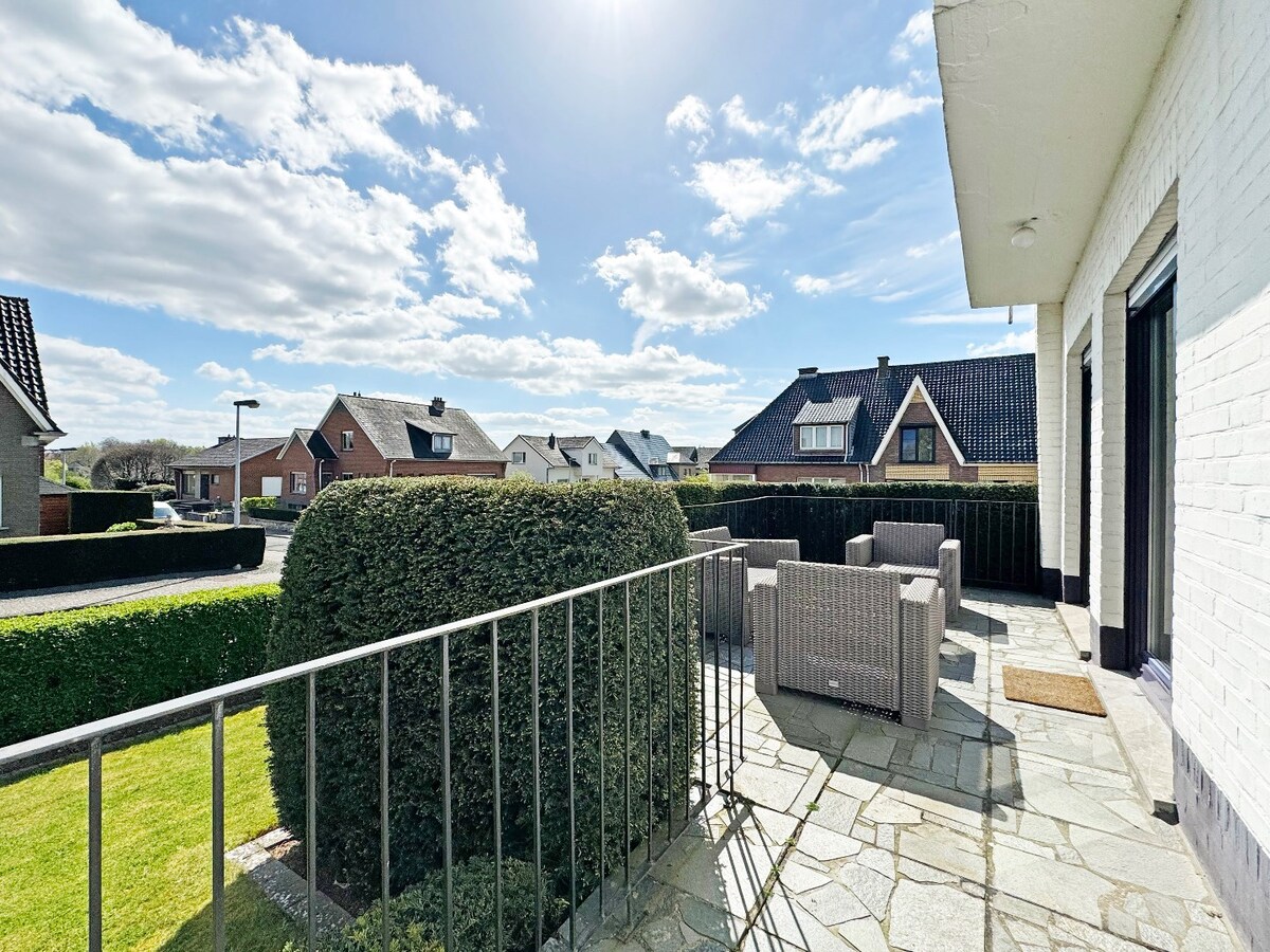 Residentieel gelegen hoekwoning nabij centrum Zottegem 