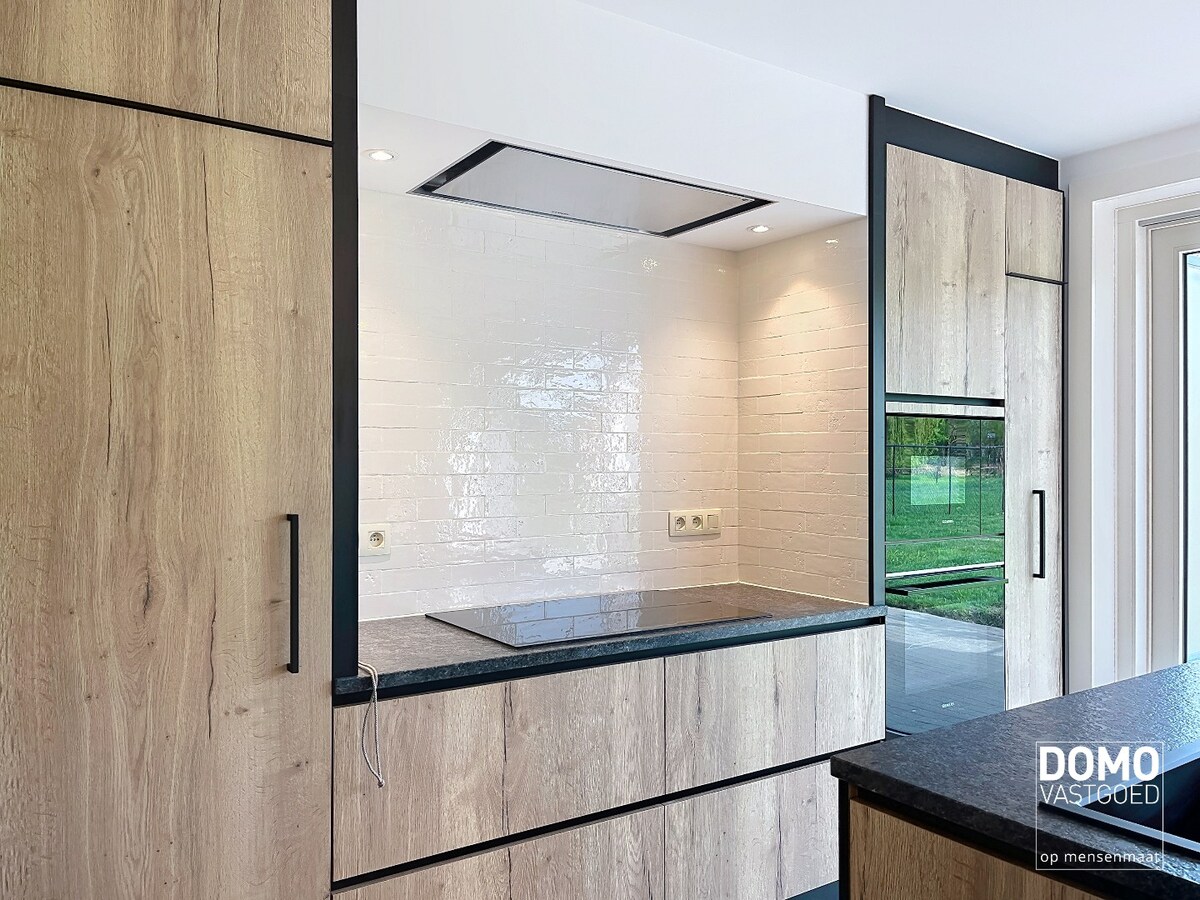 VOLLEDIG GERENOVEERDE WONING MET 3 SLAAPKAMERS EN ZUIDGERICHTE TUIN 