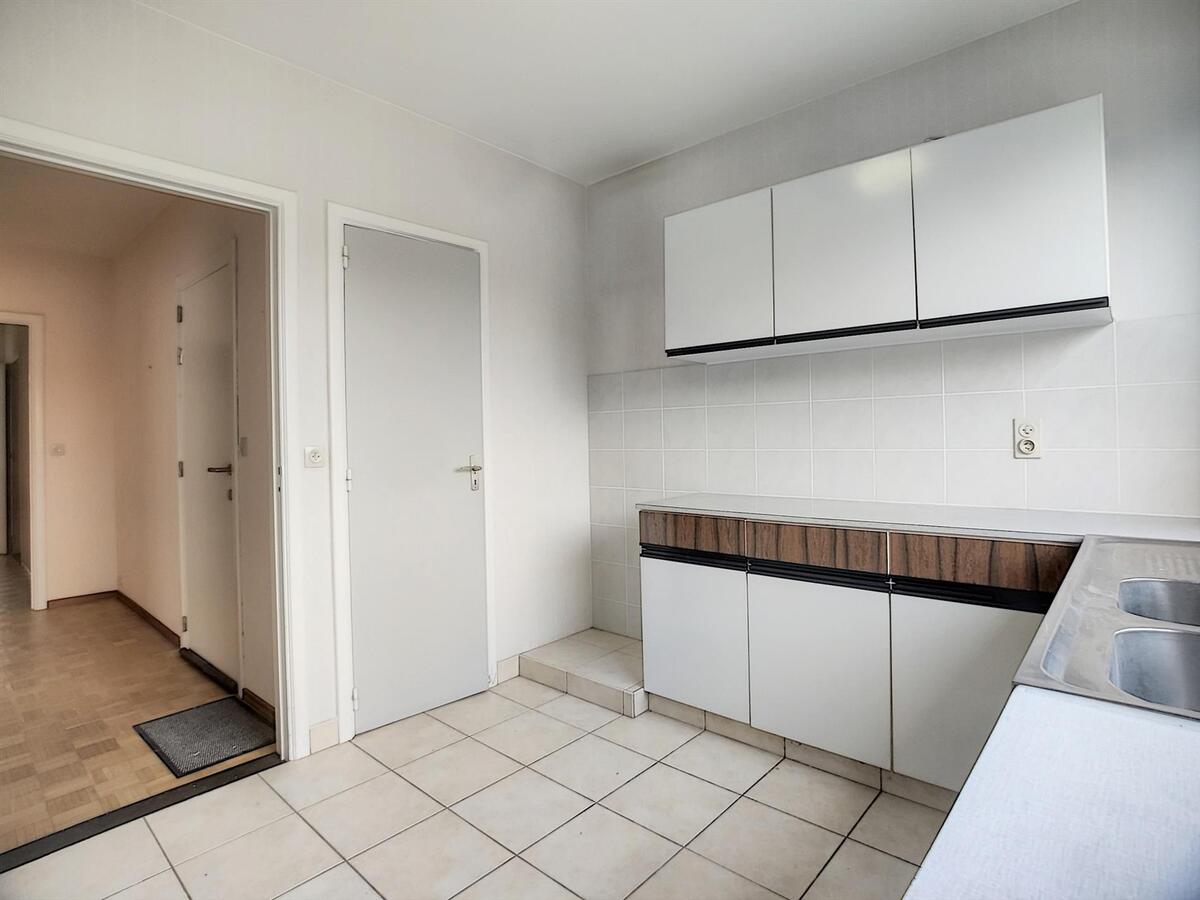 Een ruim (110m²), lichtrijk appartement MET garage op topligging aan het station - Brugge 