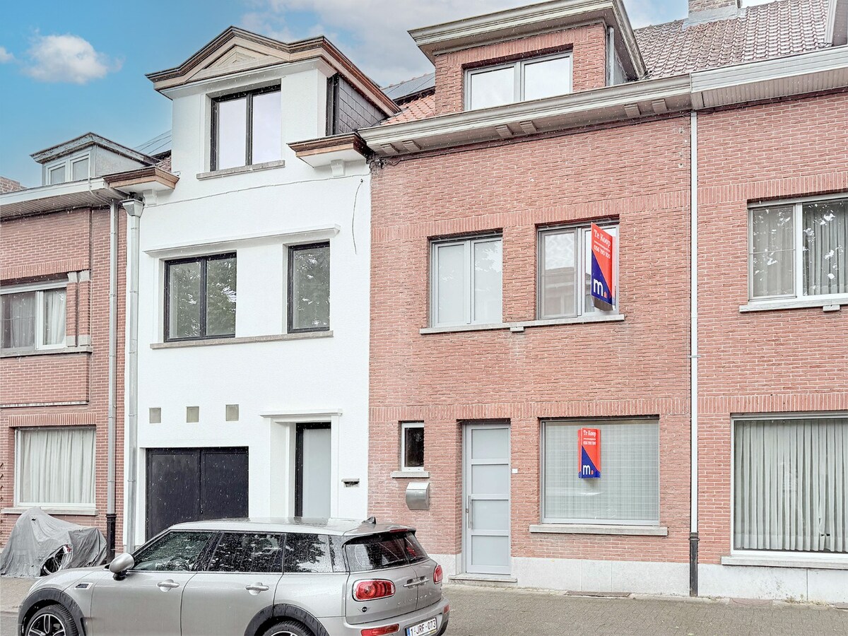 TOPPER te Kortrijk  met 4 slaapkamers en uitweg achteraan EPC B! 