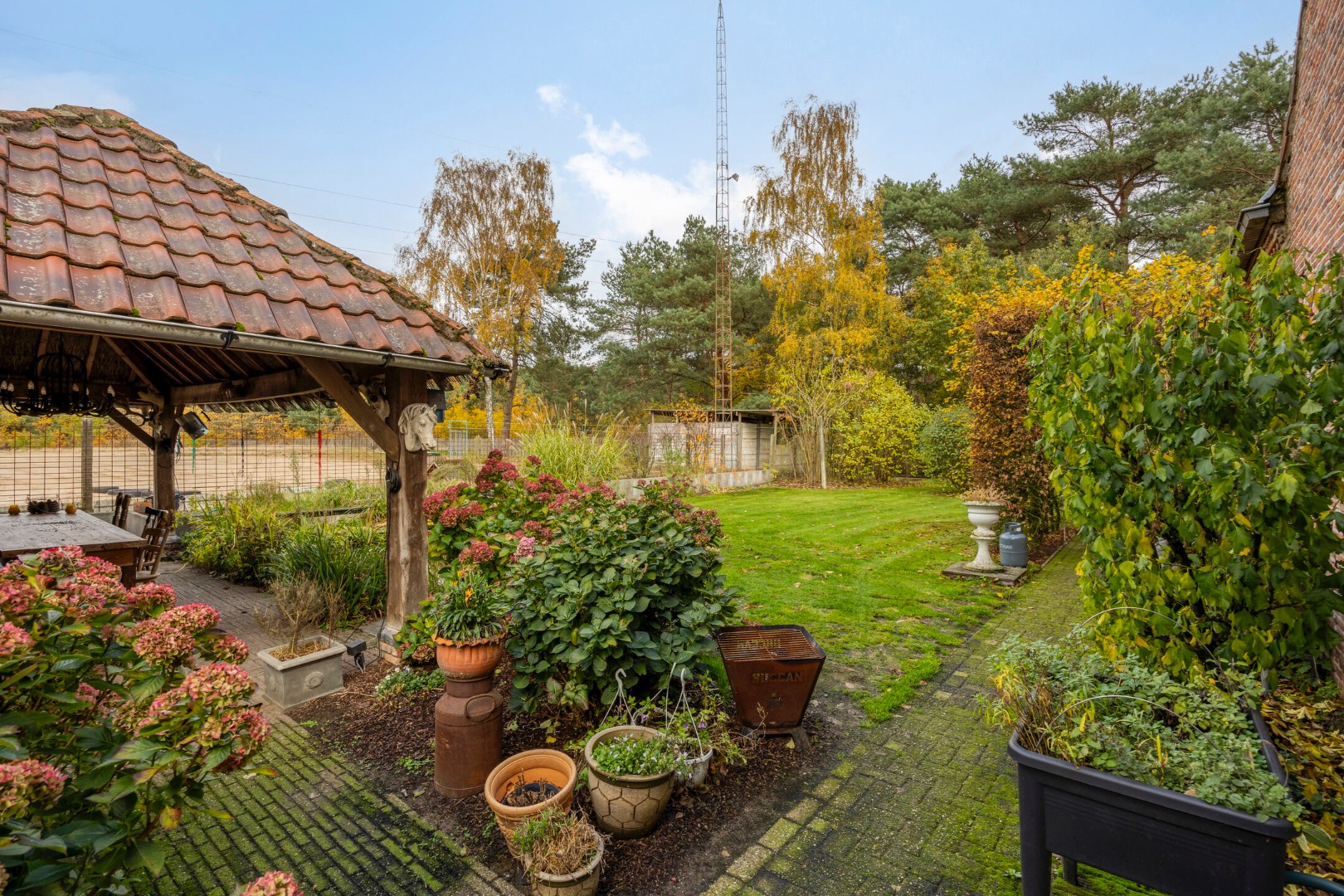 Ruime instapklare woning met 4 slpk. op perceel van 61a 2ca in Mol 